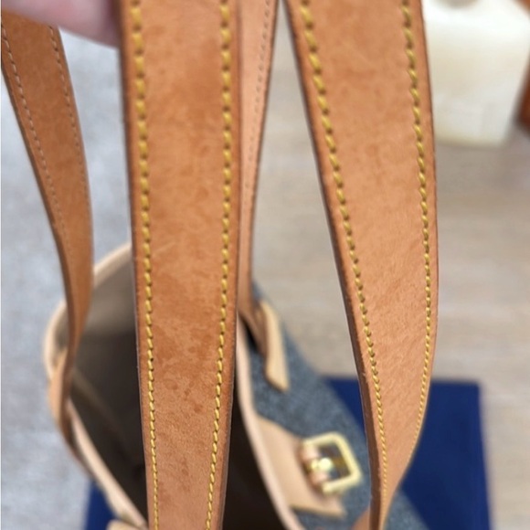 Dooney & Bourke Gray and Tan Signature Tote Small - Picture 8 of 12